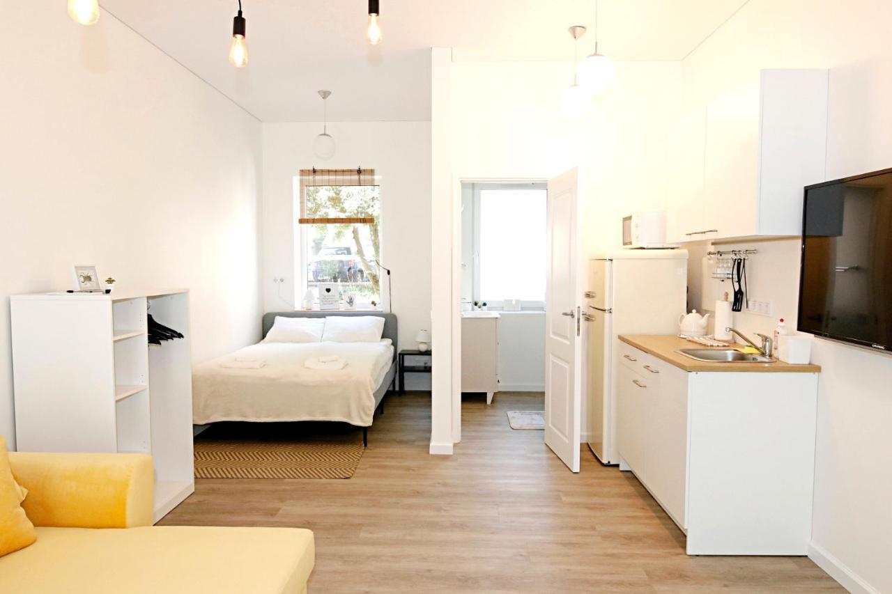 Minimalist Studio Old Town Apartments By Hostlovers Kaunas Exterior photo