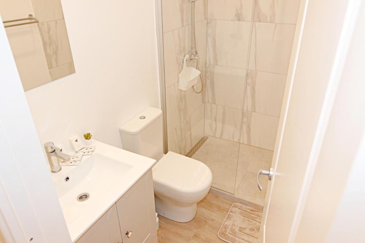 Minimalist Studio Old Town Apartments By Hostlovers Kaunas Exterior photo